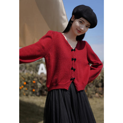 鹿向南 《花都海岸》复古v领蝴蝶结外穿开衫秋冬2023气质毛衣女 商品图2