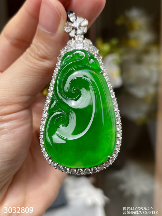 老坑艳绿如意吊坠【3032809】具体价格微信咨询 商品图0
