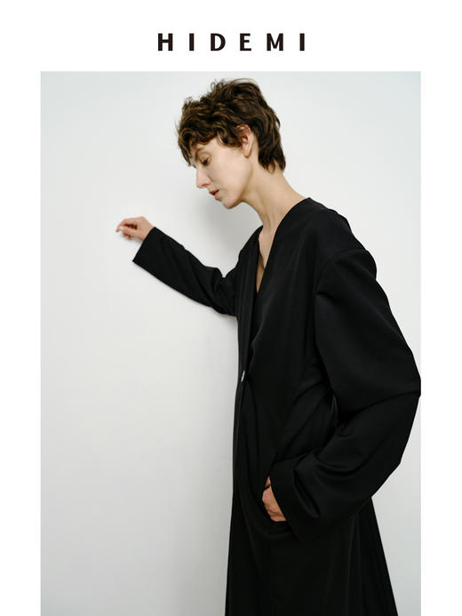 HIDEMI 精纺羊毛极简无领宽肩设计感一粒扣长款西装大衣 商品图7