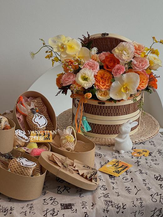 平安喜乐 · 鲜花月饼礼盒（橘色版） 商品图1