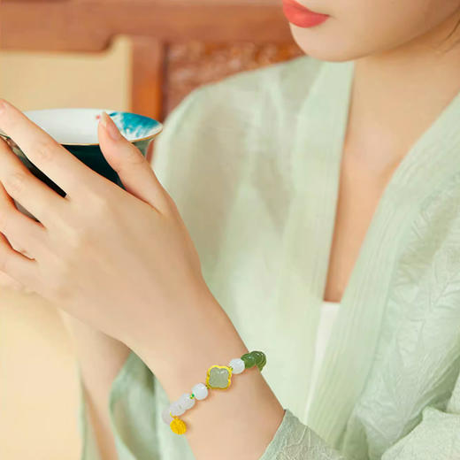 幸运玉兔和田玉渐变手串 商品图1