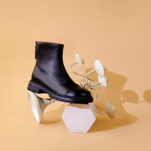 Safiya/索菲娅2023秋冬新品 复古弹力瘦瘦圆头后拉链粗跟英伦短靴 SF34116129 商品图2