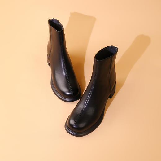 Safiya/索菲娅2023秋冬新款增高显腿瘦粗跟软底英伦短靴 SF34116130/SF34118130 商品图1