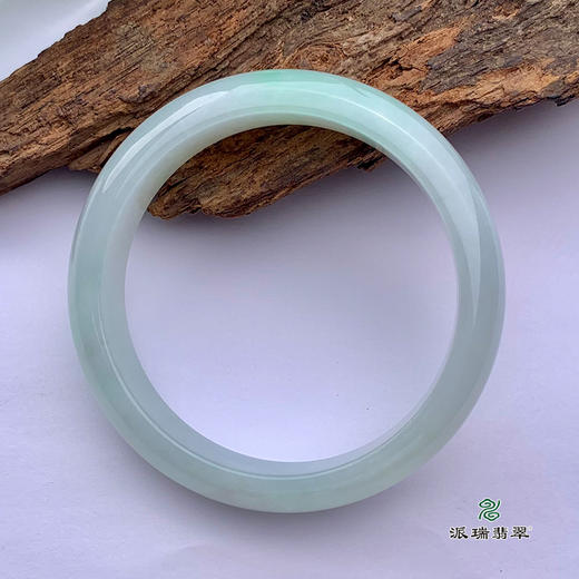 派瑞翡翠 翡翠手镯 糯种 浅绿 商品图2