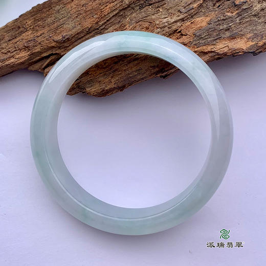 派瑞翡翠 翡翠手镯 糯种 浅绿 商品图3