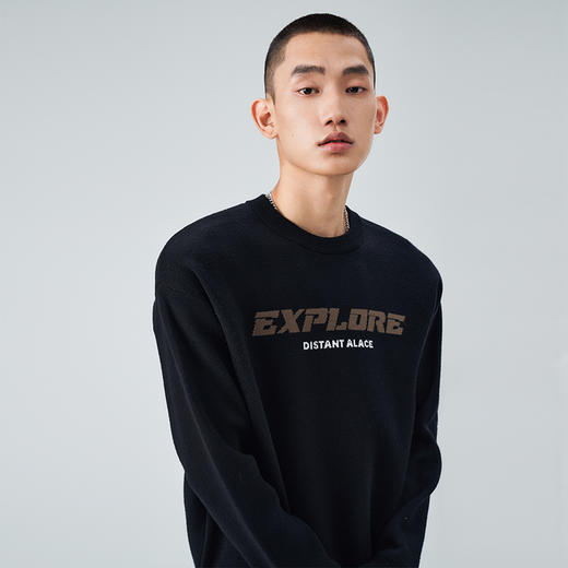 西遇圆领毛衣新款宽松慵懒感柔软字母印花长袖上衣11932255 商品图3