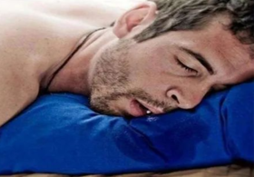  睡觉流口水要注意！这并不是睡得香！ 