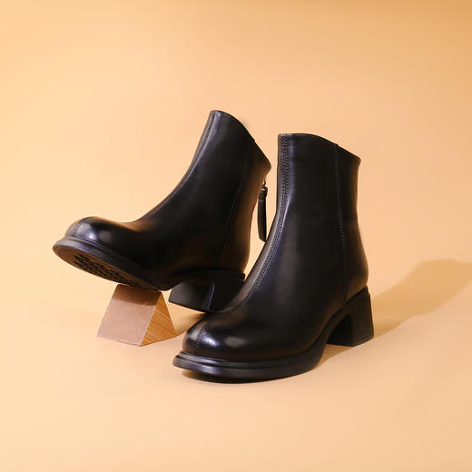 Safiya/索菲娅2023秋冬新款增高显腿瘦粗跟软底英伦短靴 SF34116130/SF34118130 商品图0