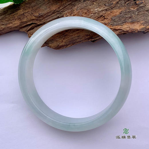 派瑞翡翠 翡翠手镯 糯种 浅绿 商品图3