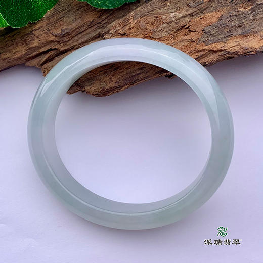 派瑞翡翠 翡翠手镯 糯种 浅绿 商品图3
