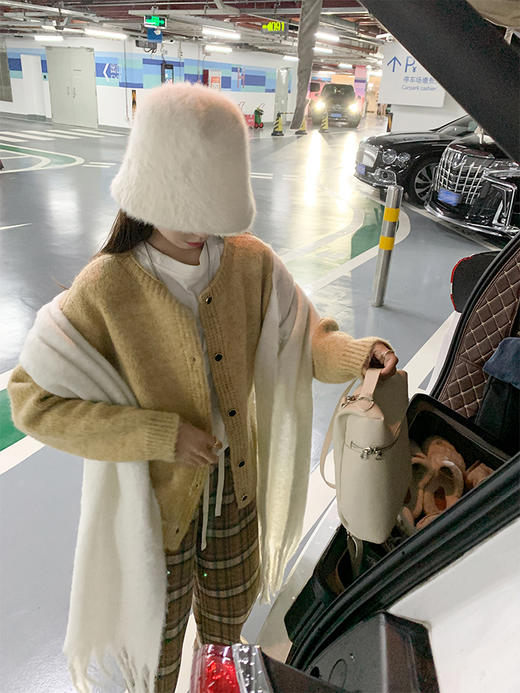 <曾小咸推荐>  【奶茶控】驼色开衫+日本T+咖格裤子 商品图4