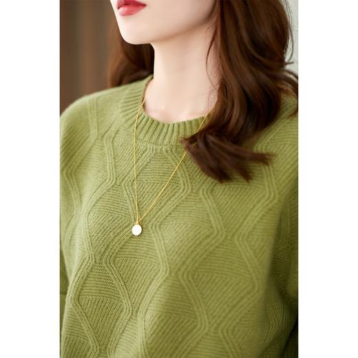 【现货7天】亲肤减龄羊绒绞花毛衣女粗线2023宽松慵懒风套头牛油果绿上衣 商品图2