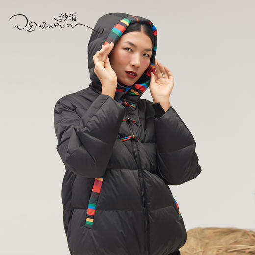 羊绒针梭相拼弯弯袖连帽鹅绒服SJF95W267W 商品图4