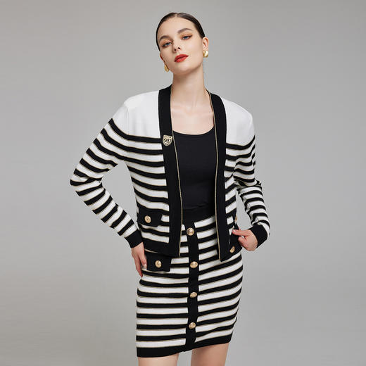 PE6A1斯尔丽2023秋季新款撞色条纹配金V领开衫搭配包臀半裙套装 商品图0