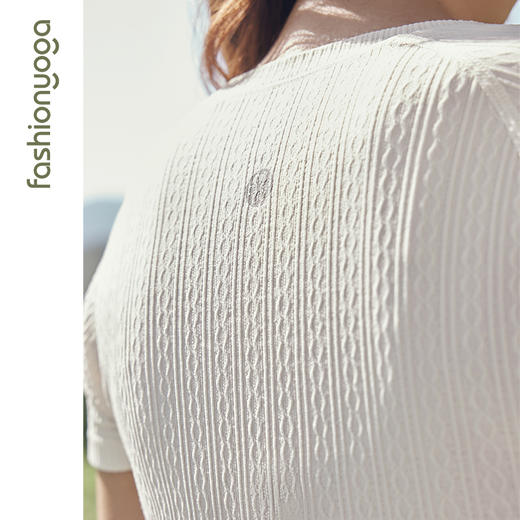 凡圣瑜伽弹绞花一体织运动短袖 F13382Q（不含胸垫） 商品图3