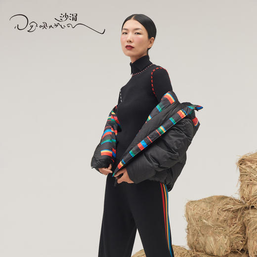 羊绒针梭相拼弯弯袖连帽鹅绒服SJF95W267W 商品图5