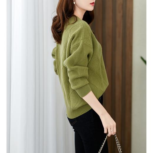 【现货7天】亲肤减龄羊绒绞花毛衣女粗线2023宽松慵懒风套头牛油果绿上衣 商品图1