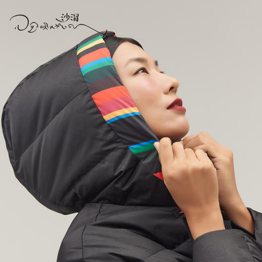 羊绒针梭相拼弯弯袖连帽鹅绒服SJF95W267W 商品图2