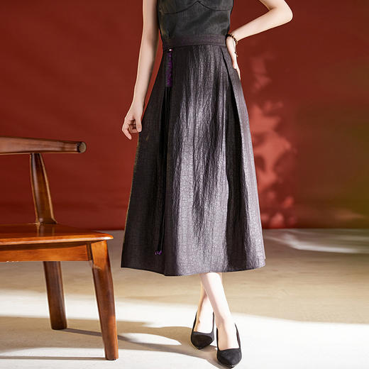 QS-42395650香云纱新中式半身裙女2023秋季新款黑色重磅龟裂纹真丝a字裙 商品图3