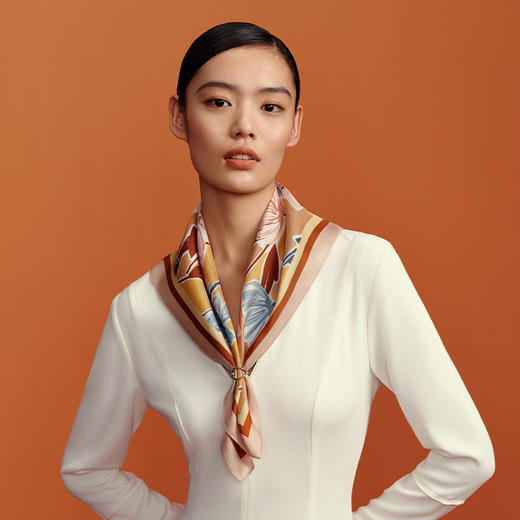 万事利“花间秋影·寻桂”丝巾香氛套装 商品图2