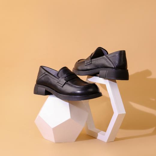 Safiya/索菲娅2023秋冬新品 英伦圆头粗跟百搭一脚蹬软底乐福鞋 SF33112136 商品图1