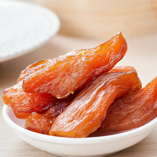 【带皮临安小香薯干】薯香十足，软糯弹牙，一口咬下去丝丝香甜，像QQ糖一样有弹性，不黏牙也不费牙，一口一个根本停不下来 商品图1