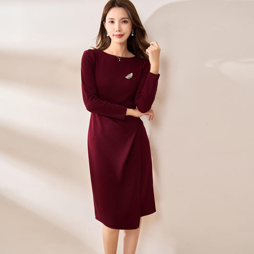 【现货】米思阳2026春季新款优雅气质纯色连衣裙胸针褶皱收腰一步裙女3159 商品图4