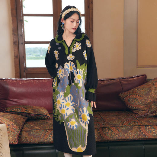 两三事 纷繁之间 2023秋季新款复古花朵图案翻领毛衣裙长款连衣裙 商品图3