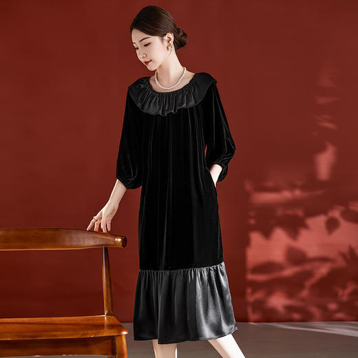 QS-82395996真丝丝绒连衣裙女2023秋冬季新款设计感荷叶边一字肩桑蚕丝裙 商品图3