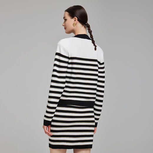 PE6A1斯尔丽2023秋季新款撞色条纹配金V领开衫搭配包臀半裙套装 商品图1