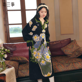 两三事 纷繁之间 2023秋季新款复古花朵图案翻领毛衣裙长款连衣裙