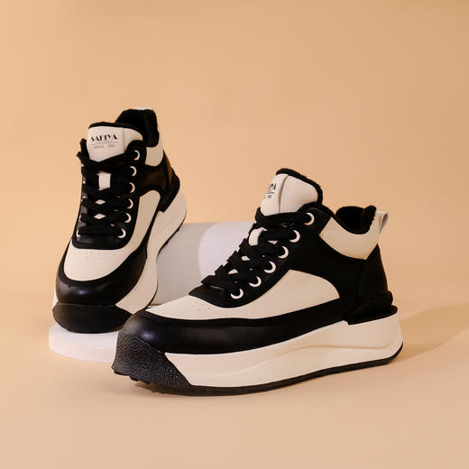 【年后发货】Safiya/索菲娅2023秋冬新品潮流街头拼色加绒高帮运动厚底熊猫鞋板鞋 SF34112085 商品图2
