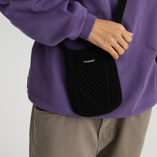 WassupHouse 毛织镂空手机包 商品图3