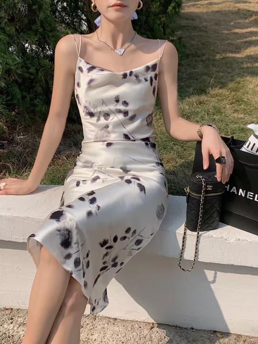 【门店同款】2023年秋季水墨印花性感连衣裙 153649775 商品图1