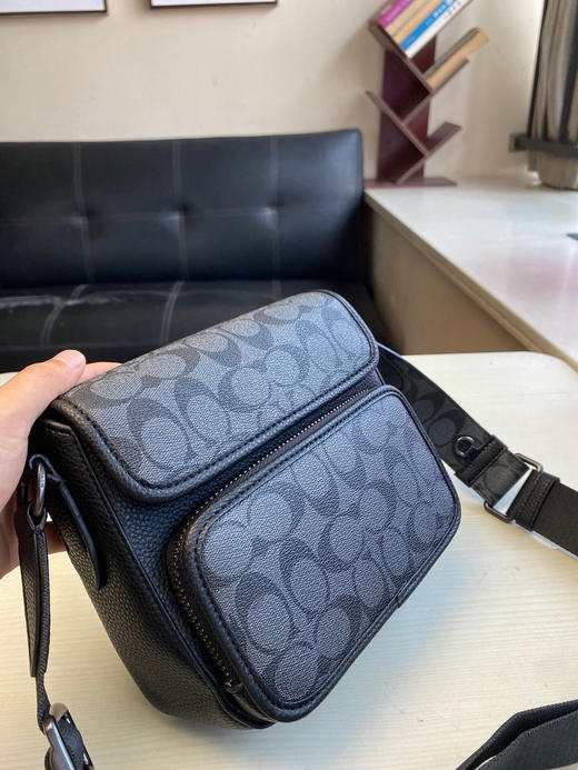 夏季特惠💰530 蔻驰C9870 新品新品 CC032 Sullivan 斜挎包 商品图4