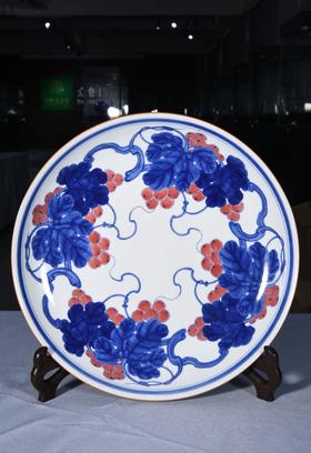 青花釉里红葡萄盘