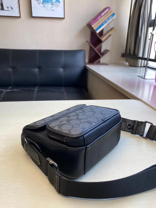 夏季特惠💰530 蔻驰C9870 新品新品 CC032 Sullivan 斜挎包 商品图3