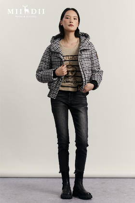 恰到好处的线条剪裁，满载秋冬的温柔色调，张弛有度，率性与优雅共存