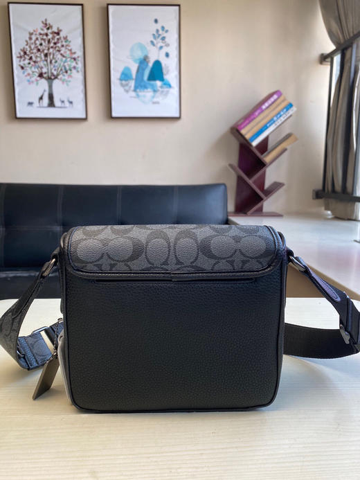 夏季特惠💰530 蔻驰C9870 新品新品 CC032 Sullivan 斜挎包 商品图2