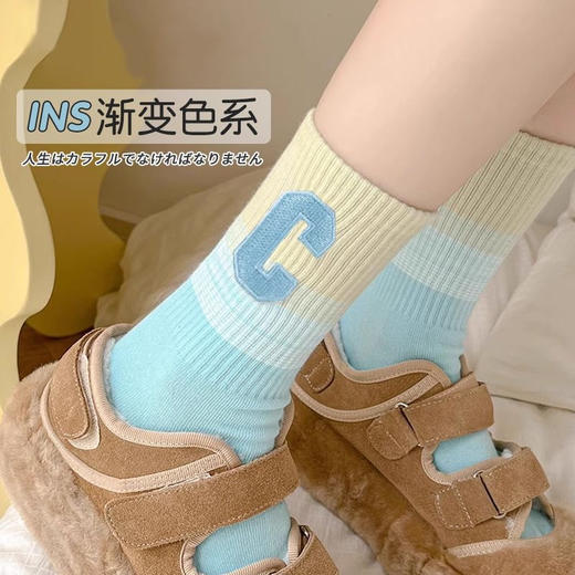 【家居百货】【韩系⁡多巴胺彩虹色大C字母袜中筒袜】整整10双⁧，简直是秋冬穿搭的天花 商品图4
