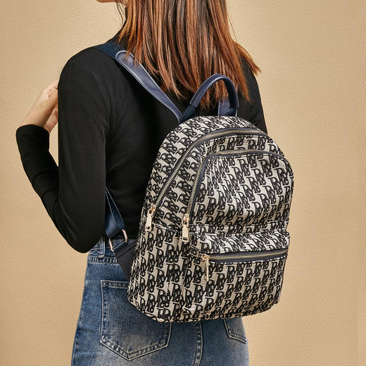 Safiya/索菲娅2023新款时尚轻便旅行背包双肩书包女大容量SF9160003Y 商品图3