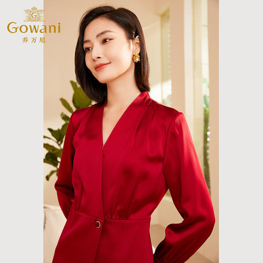 乔万尼新品红装衬衫修身V领上衣ET3C638 商品图3