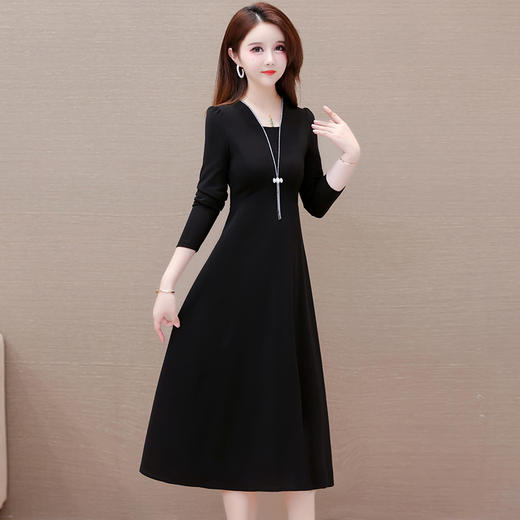 修身时尚，秋款V领长袖气质内搭打底裙黑色简约中长款连衣裙QYM-FL-23911-L 商品图1