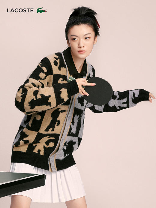 【海南专供价】Lacoste法国鳄鱼情侣款美拉德穿搭图案印花拼色V领针织开衫AH7374-98 商品图0