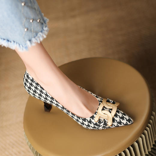 品质好货| Safiya索菲娅2023新款气质尖头格纹浅口单鞋 SF31115736 商品图8