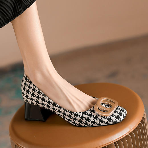 品质好货| Safiya索菲娅2023新款舒适通勤时尚气质格纹浅口单鞋 SF31115735 商品图2