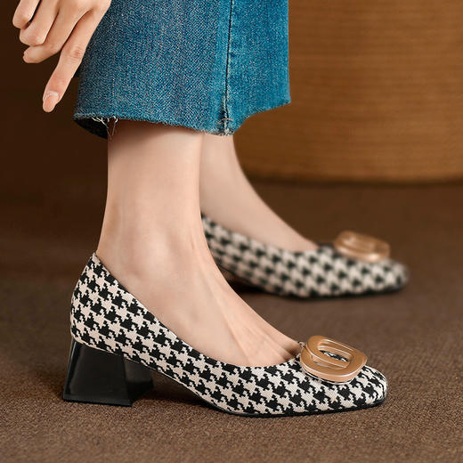 品质好货| Safiya索菲娅2023新款舒适通勤时尚气质格纹浅口单鞋 SF31115735 商品图0