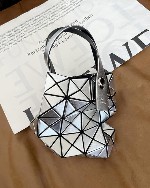 现货 THS 9.23-无 三宅家  金属小方盒 PLATINUM COFFRET单肩包 4色 CQ1286 商品图10