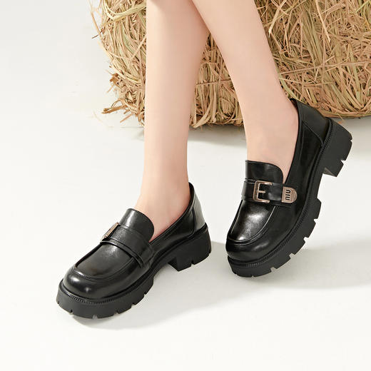 Safiya/索菲娅2023秋冬新品复古英伦风皮带扣粗跟厚底JK乐福鞋小皮鞋 SF33112050 商品图0
