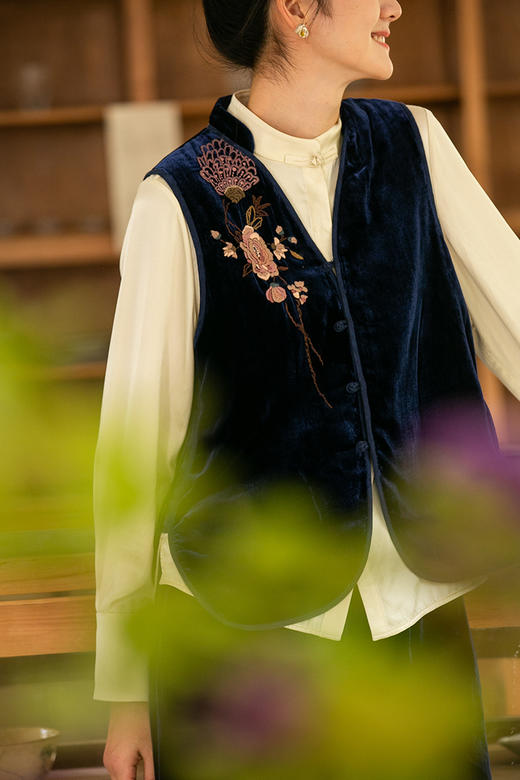 牧衣游原创丝绒手绣无袖马甲 限量福利款 ---------小尖尖【不支持会员折】 商品图5